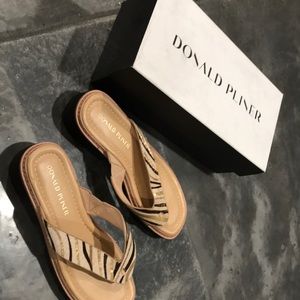 Donald Pliner low heel slip-o flip flops HP-BLOOMZM receipts in box rarely worn